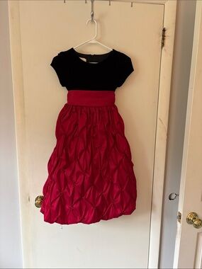 Girls size 8 Cinderella Black & Red Party Dress with Pin-Tuck Skirt